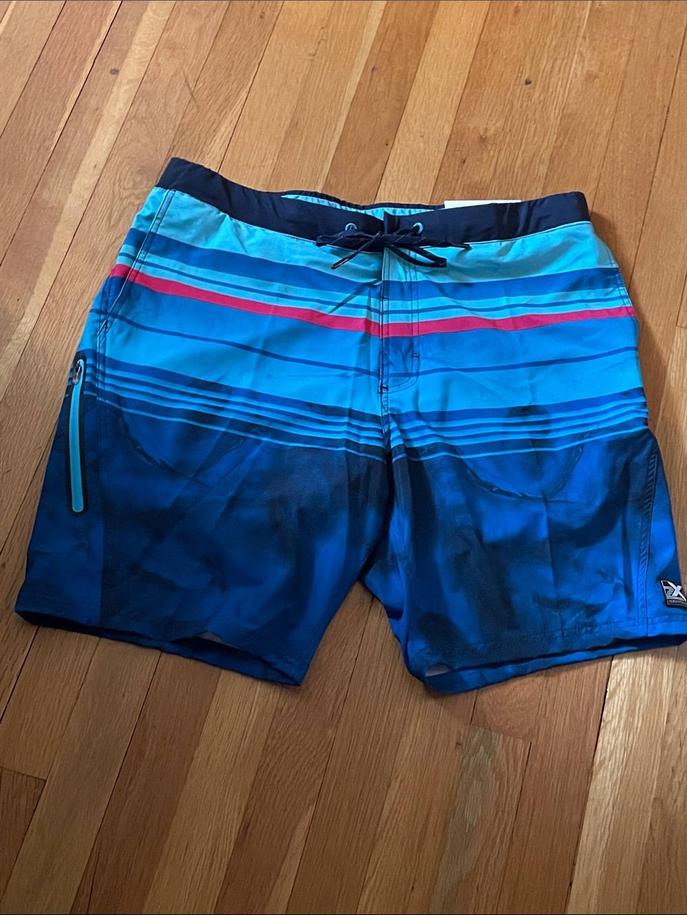 ZeroXposur UPF 50+ Quick Dry Swim Trunks Navy Ibiza
Mens Size L Accent
